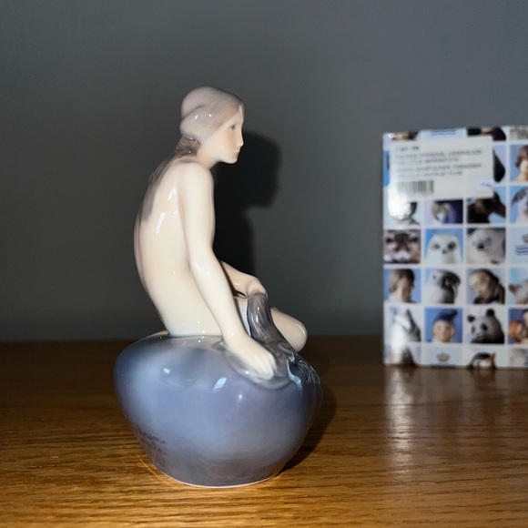 Royal Copenhagen figurine Little mermaid on rock (Edvard Eriksen) 5” - Picture 4 of 8